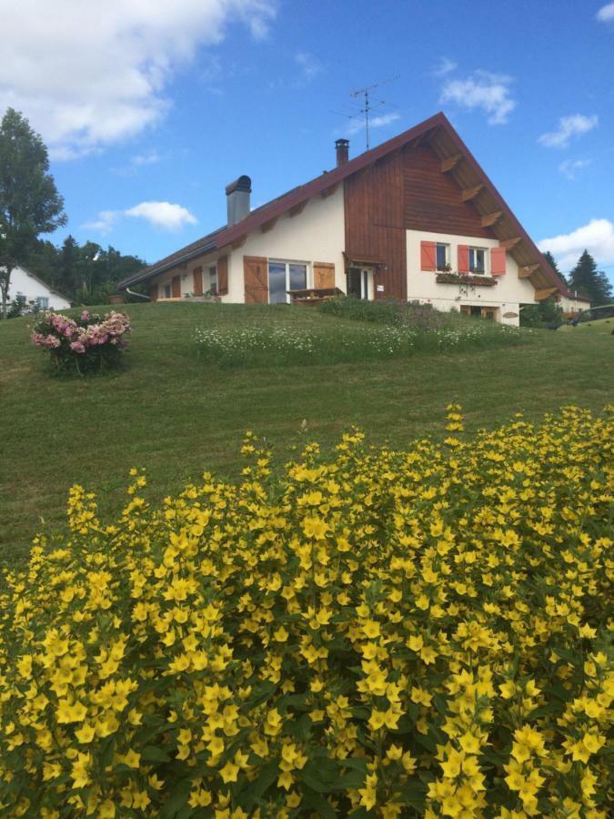 Au Charnet Bed & Breakfast Les Fourgs Exterior photo