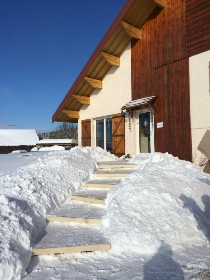Au Charnet Bed & Breakfast Les Fourgs Exterior photo